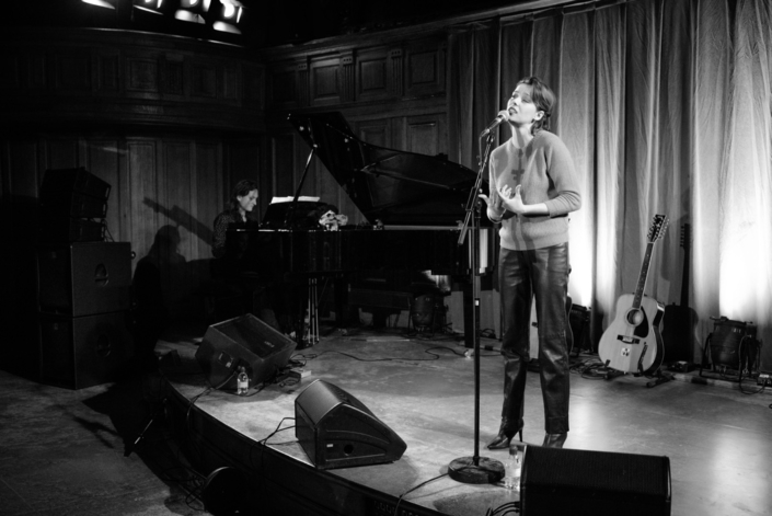 Angélina Wismes, accompagnée par Etienne Champollion