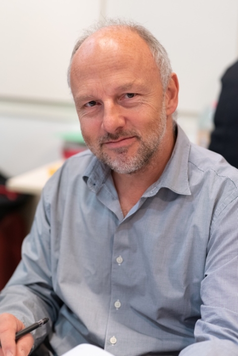 Etienne Orsini, Poète, Chargé de programmation / Espace Andrée Chedid – Issy-les-Moulineaux (92) Etienne Orsini, Poète, Chargé de programmation / Espace Andrée Chedid - Issy-les-Moulineaux (92)