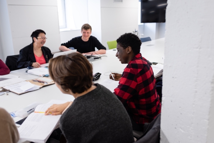 Edouard Scherrer, observateur des délibérations au côté de Yen Kuan
