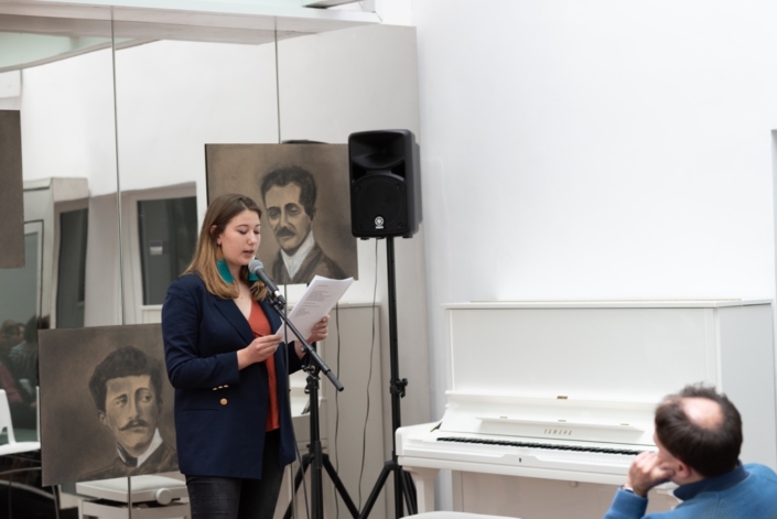 Aglaée Collin, lauréate, jurée, écrit et s'occupe d'une revue en ligne