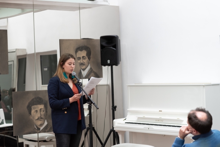 Aglaée Collin, lauréate, jurée, écrit et s'occupe d'une revue en ligne