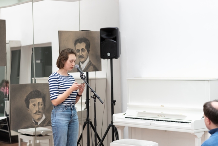 Claire Kozlow, lauréate et jurée, dans un de ses textes