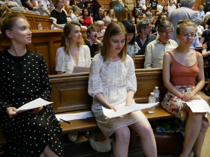 Les artistes se préparent à monter sur scène
