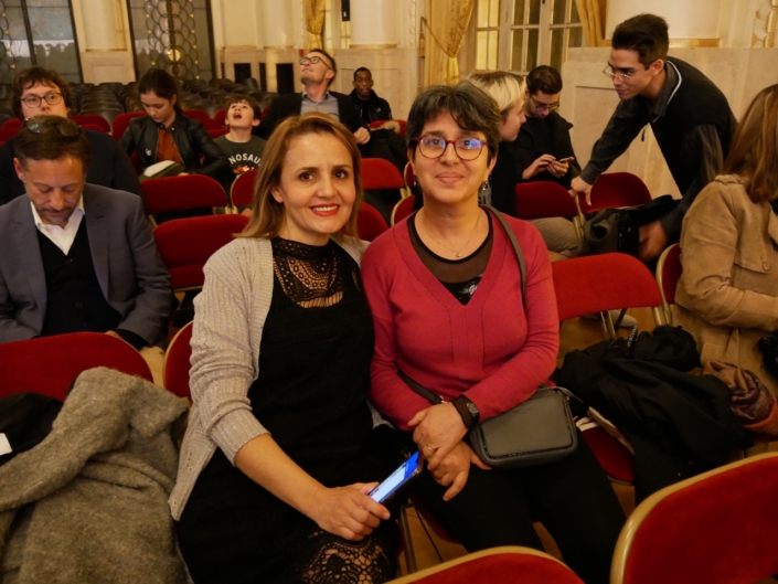 Hassina Debbouz, correspondante en Algérie et une amie