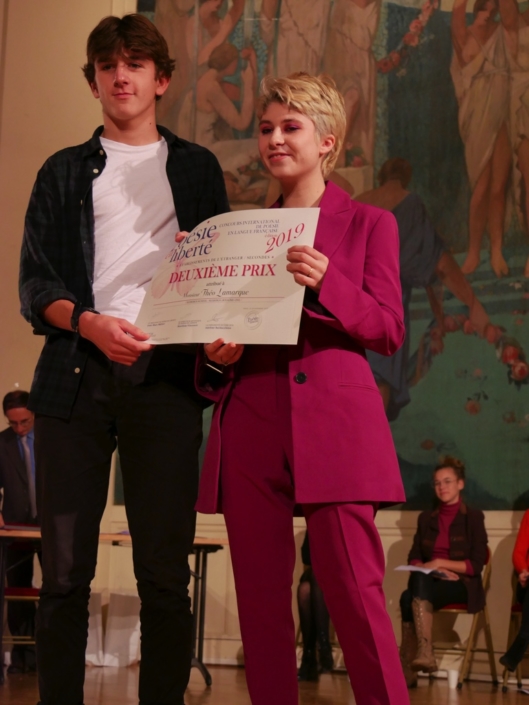 Théo Lamarque et Léa Furic, membre du Comité de lecture, ancienne lauréate et ancienne Jurée