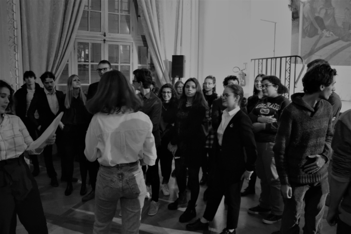 les jurées Marine et Claire pour la mise en place des lauréats