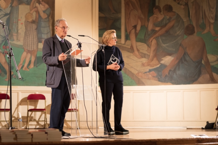 Pierre Brunel, de l’Académie des Sciences morales et politiques, Professeur émérite à l’Université Paris-Sorbonne, Président d’honneur de Poésie en liberté et Président du CH et Florence Berthout, Maire du 5ème arrondissement de Paris, Conseillère régionale d’Île de France, Présidente du Fonds Régional d’Art Contemporain