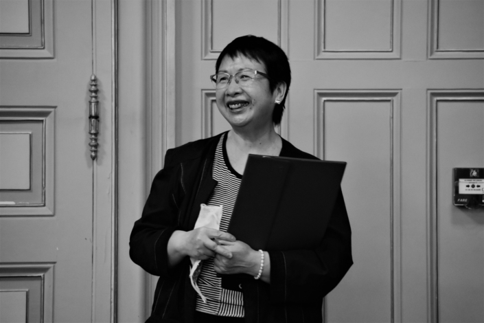 Yen Kuan, attachée de direction