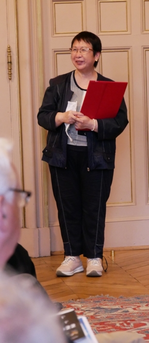 Yen Kuan, attachée de direction