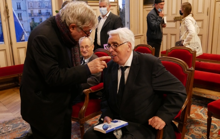 Jean-Marc Muller et Jean-Pierre Sueur sous le regard amusé de Pierre Brunel