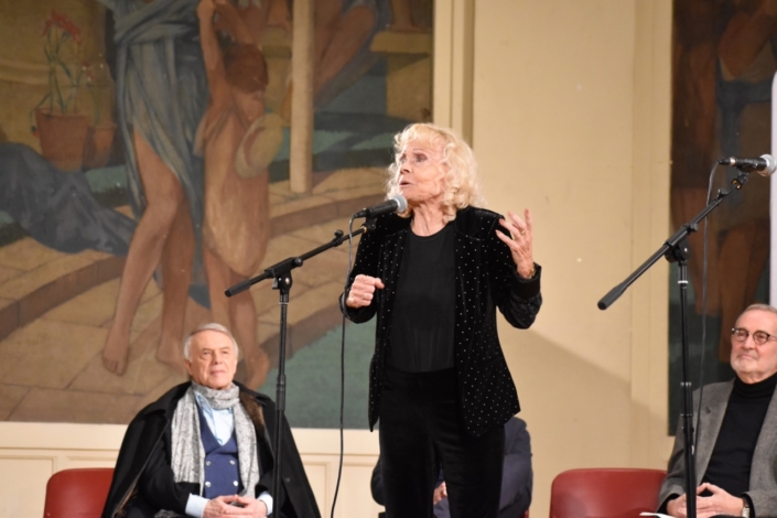 Isabelle Aubret dit 3 chansons