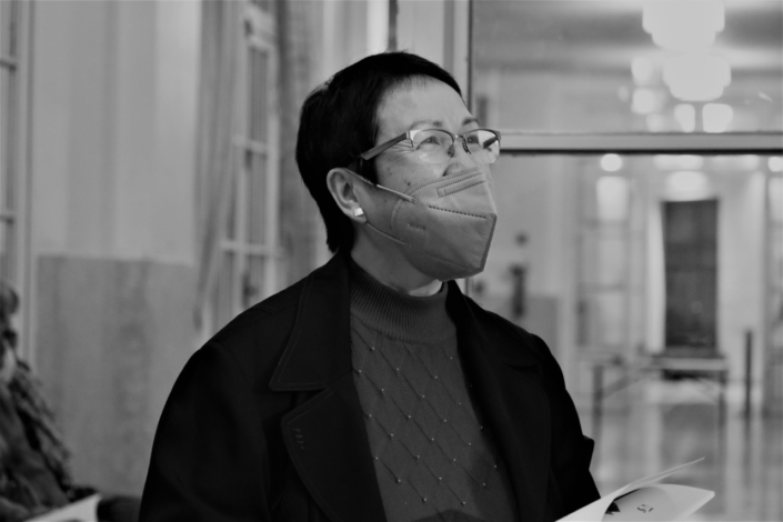 Yen Kuan, attachée de direction