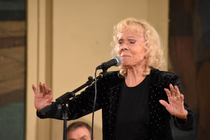 Isabelle Aubret dit 3 de ses chansons