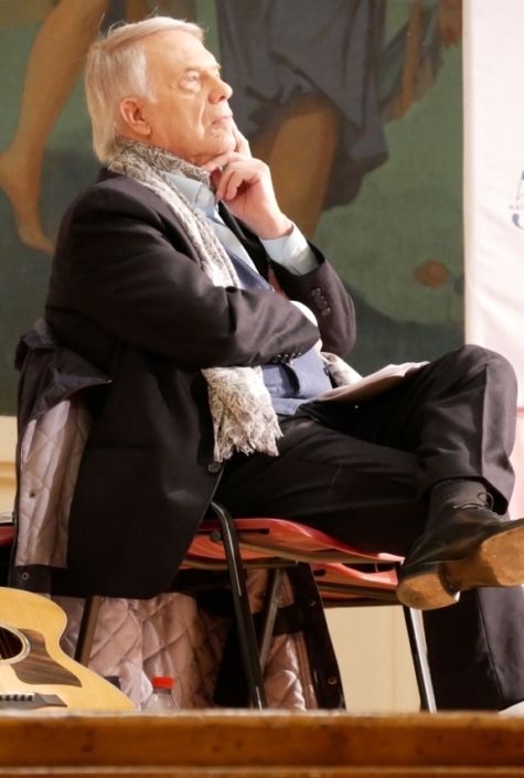 Salvatore Adamo attentif au déroulé de la cérémonie