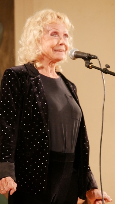 Isabelle Aubret dit 3 chansons