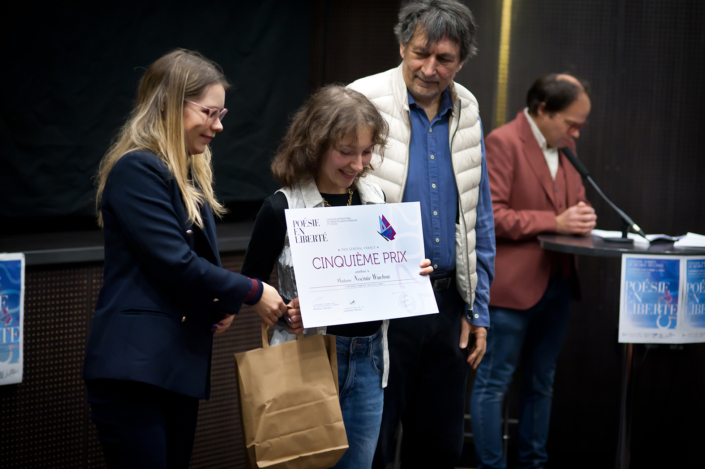 Prix remis par Serge RIABOUKINE, comédien, et par Clara CHASSANIOL, ancienne députée de Paris, enseignante, en charge de projets et prospective à l’Institut Aspen