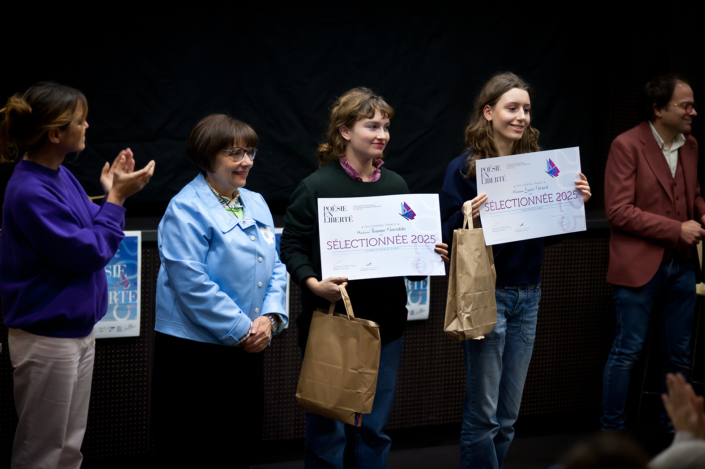 Prix remis par BERRY, autrice compositrice interprète, et par Maud HOFMANN, écrivaine