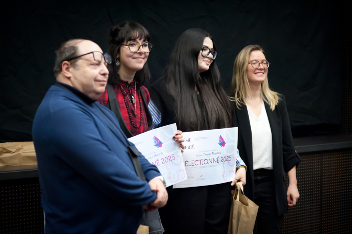 Prix remis par Eric SIVRY, poète, et par Laura FLANE, autrice compositrice interprète